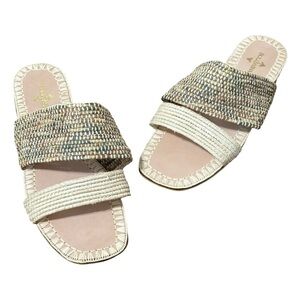 Bulibasha nwot sandals size 10.5 neutral color